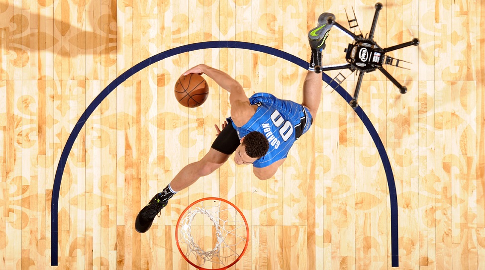 NBA全明星扣籃大賽X無(wú)人機(jī)，阿隆·戈登上演最有技術(shù)含量的扣籃｜美通社頭條