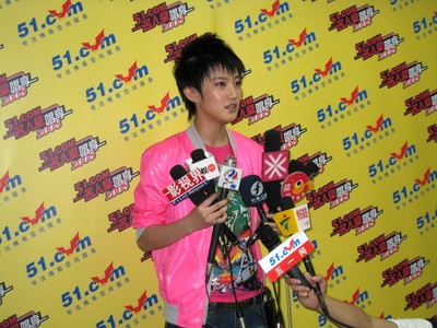 圖為劉力揚(yáng)作為“51.com名人堂，唱享2008”廣州站的嘉賓，攜新專(zhuān)輯《我就是這樣》于2008年7月25日在廣州江南大戲院接受媒體采訪。