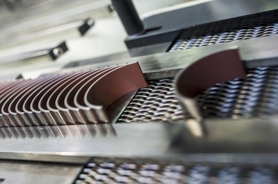 高分子涂層發(fā)動機軸瓦 IROX(R) 可以在高效增壓直噴發(fā)動機上承受較高的機械載荷，并解決啟停式發(fā)動機頻繁重啟導致的潤滑難題。