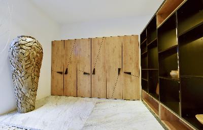 MX M90建構(gòu)系列
建構(gòu)主義如包豪斯主張藝術(shù)與技術(shù)結(jié)合，風(fēng)格派主張抽象和簡(jiǎn)化，因而，平面、直線、矩形成為此家具設(shè)計(jì)的支柱，黑色增加了家具的視覺立體感，有力的線條劃過平面，有如琴鍵，彈奏美麗的樂章…… 