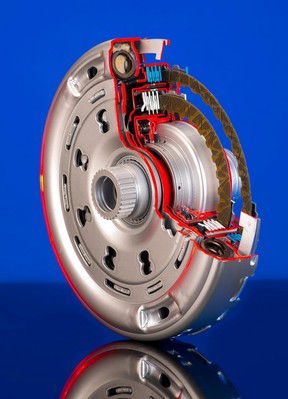 與上汽集團合作，提供DualTronic&#174;控制模塊和帶扭力減振系統(tǒng)的離合器模塊