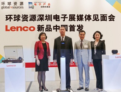 主辦方環(huán)球資源首席執(zhí)行官區(qū)乃光先生（右二）與參展商代表 Lenco 首席執(zhí)行官 Kresimir Secak 先生（左二）、環(huán)球資源中國內(nèi)貿(mào)發(fā)展部副總裁任麗峰女士（左一）及環(huán)球資源企業(yè)事務(wù)副總裁蘇慧雯女士（右一）在“2013環(huán)球資源深圳電子展暨 Lenco 新品中國首發(fā)媒體見面會”上合影。